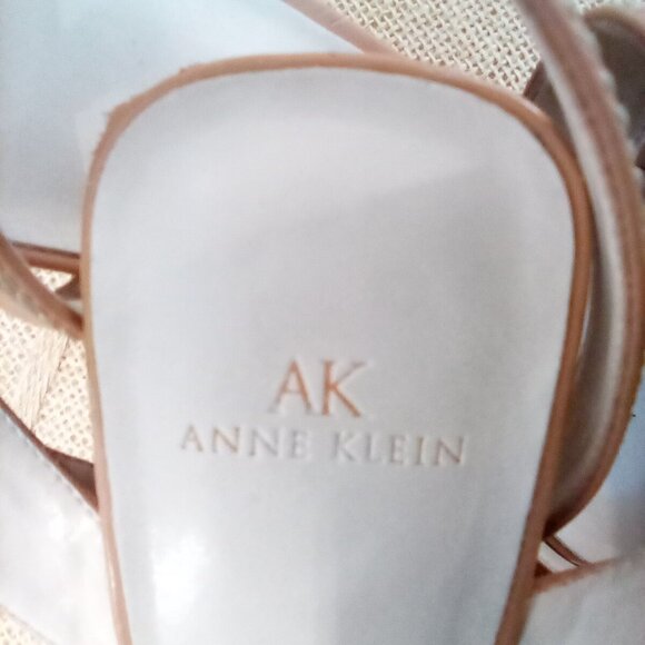 Anne Klein 3 inch heels. Beige color. Size 8.5 Damage Issue On Side Of Heel - Picture 4 of 12